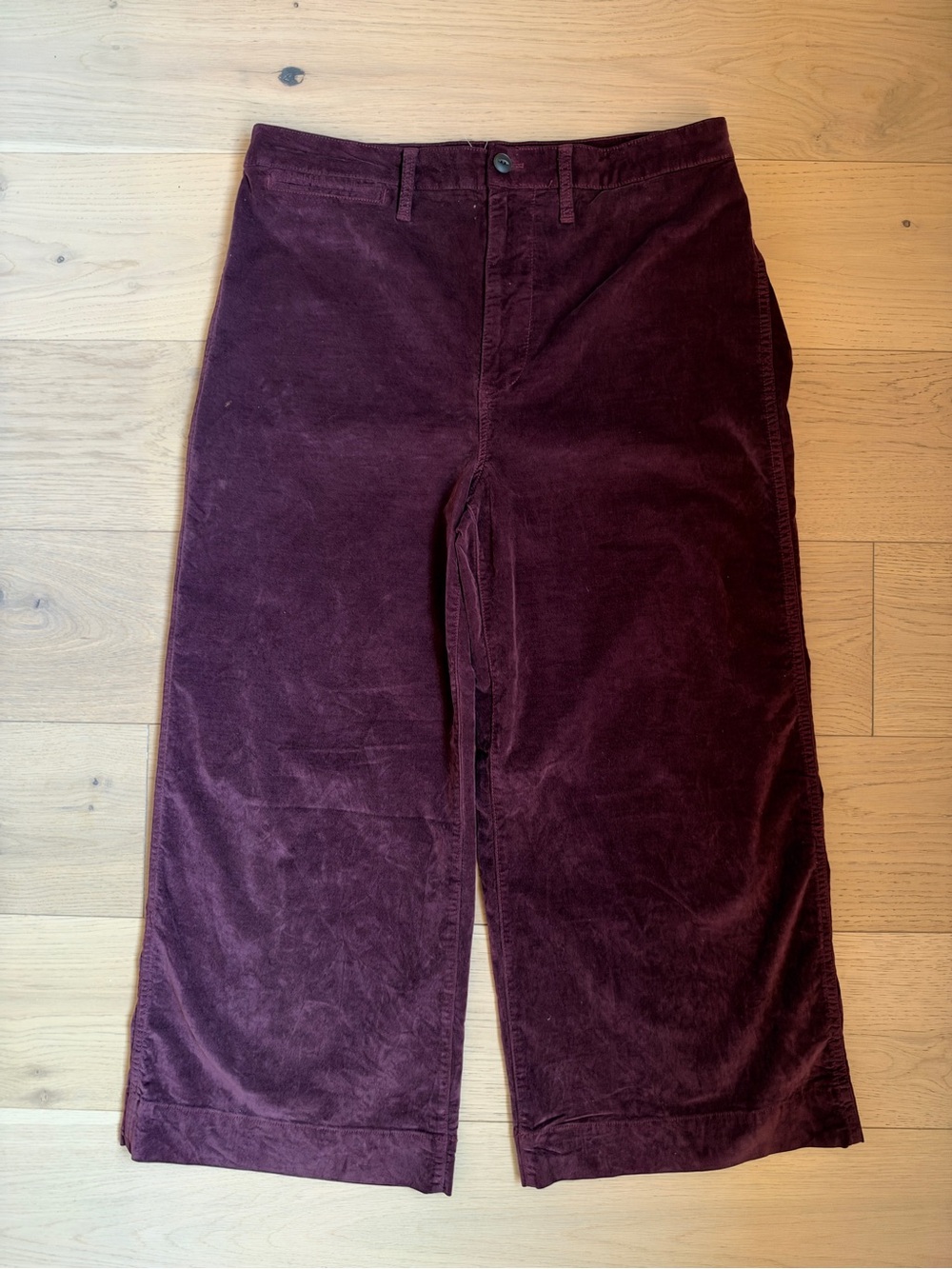 Madewell Emmett Wide-Leg Crop Pants in Rich Plum Velveteen